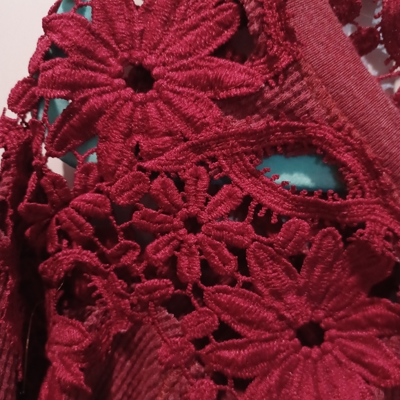 AMERICAN EAGLE COTTON THERMAL TOP WITH FLORAL CROCHETED AREAS! - Picture 3 of 4